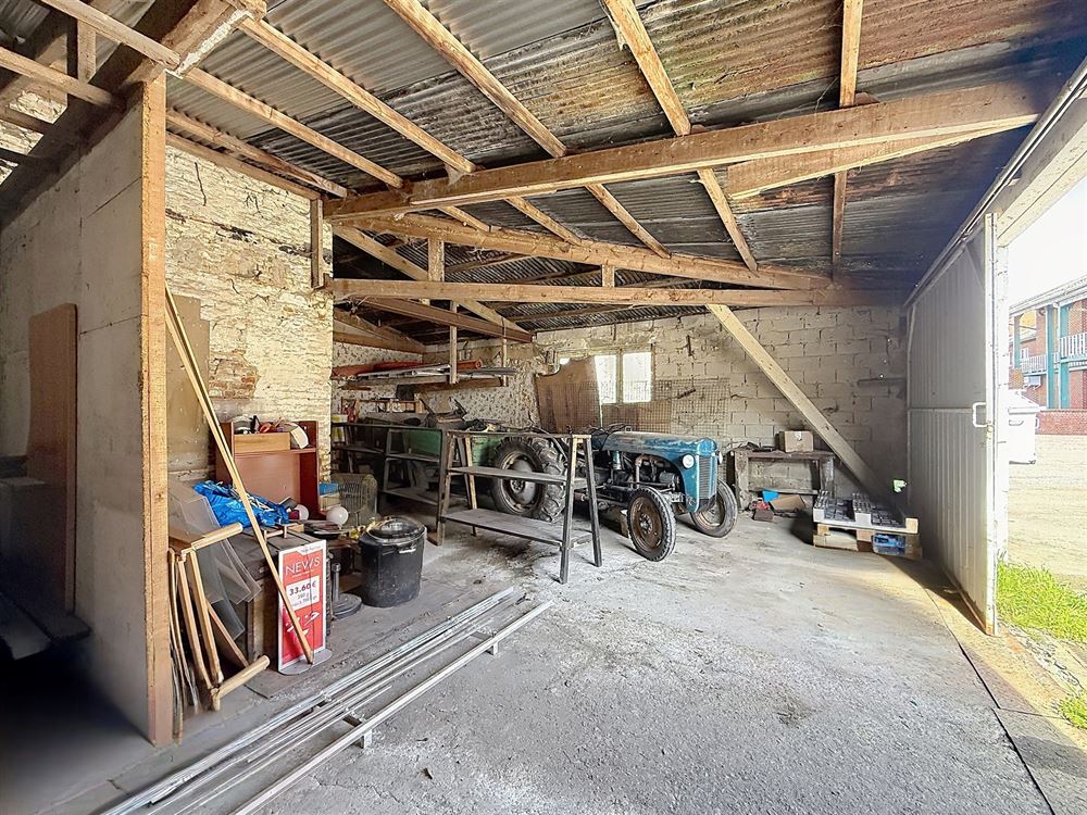 ENSEMBLE DE DEUX HABITATIONS - JARDINS - GARAGES