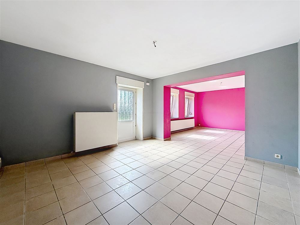 ENSEMBLE DE DEUX HABITATIONS - JARDINS - GARAGES