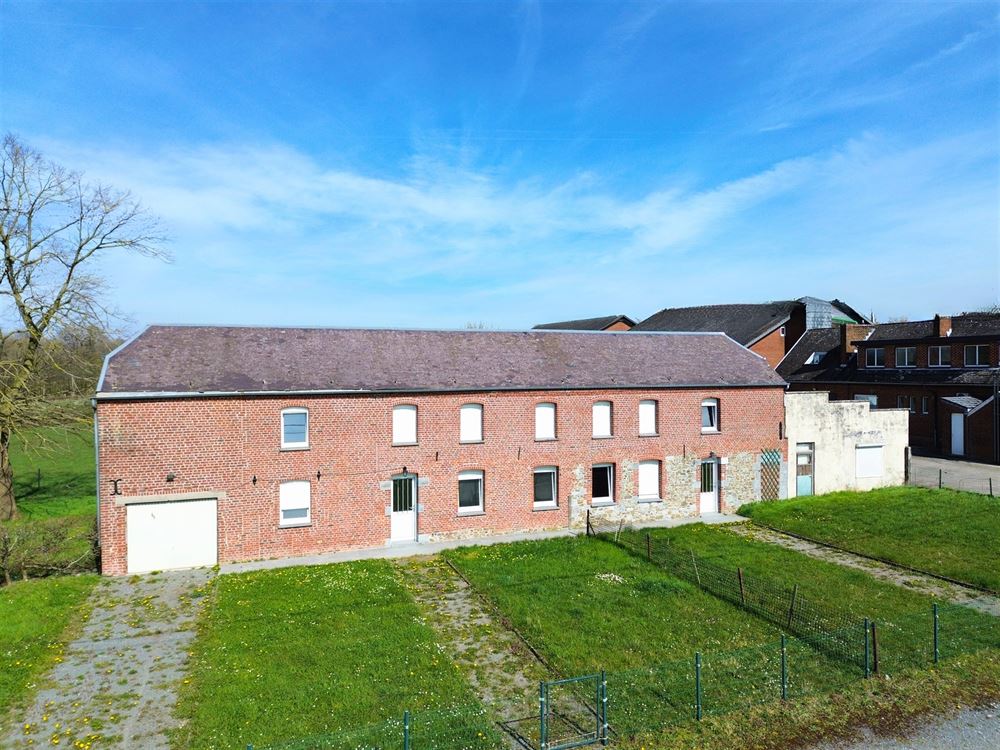 ENSEMBLE DE DEUX HABITATIONS - JARDINS - GARAGES