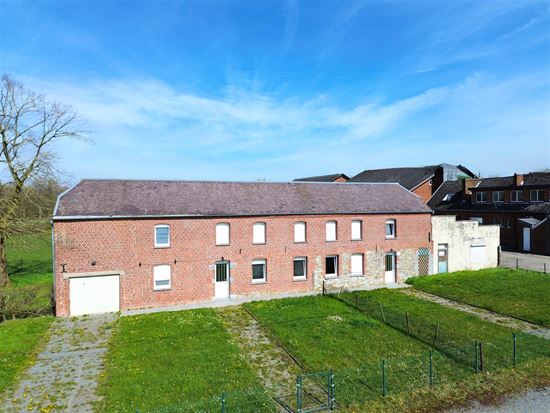ENSEMBLE DE DEUX HABITATIONS - JARDINS - GARAGES