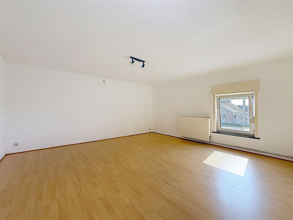 ENSEMBLE DE DEUX HABITATIONS - JARDINS - GARAGES