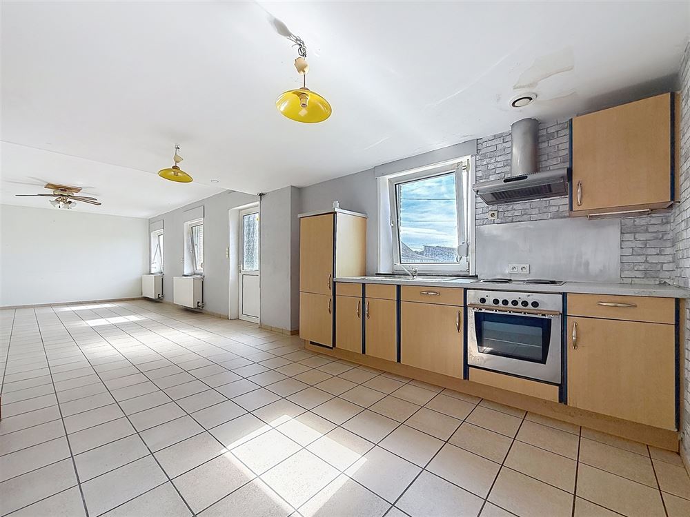 ENSEMBLE DE DEUX HABITATIONS - JARDINS - GARAGES
