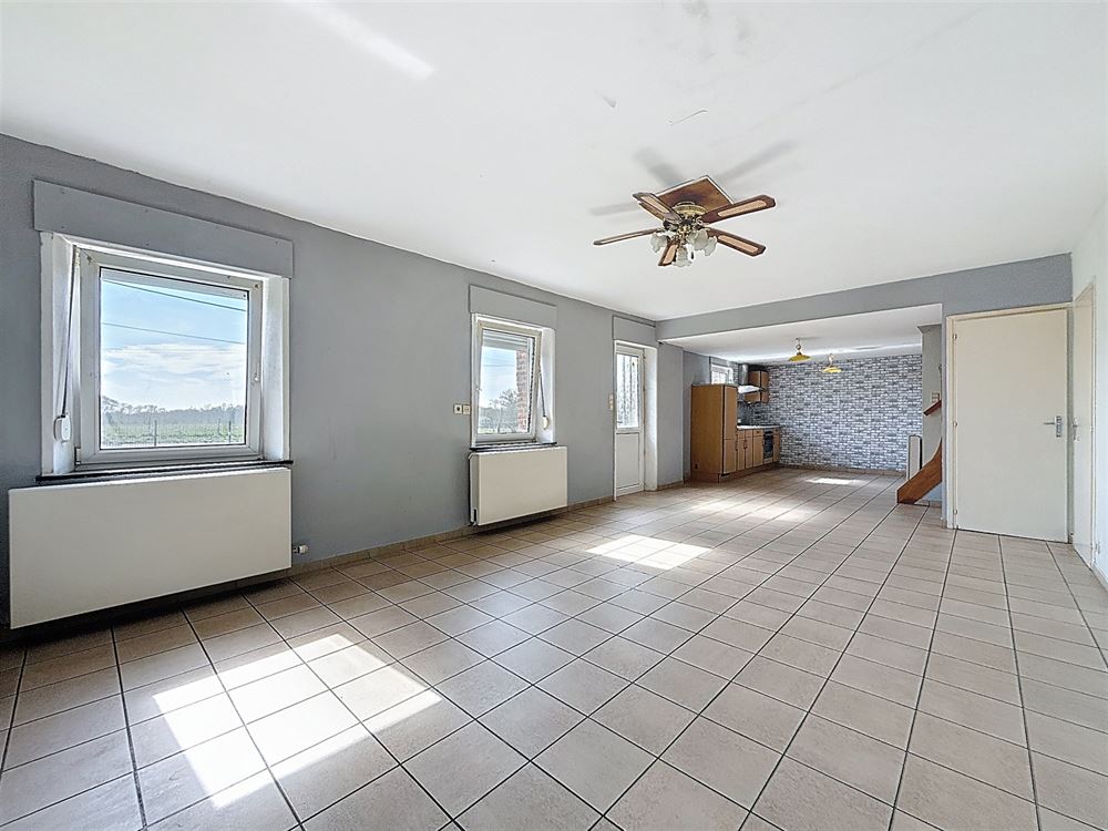 ENSEMBLE DE DEUX HABITATIONS - JARDINS - GARAGES