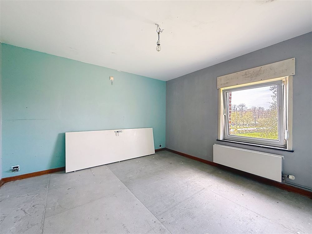 ENSEMBLE DE DEUX HABITATIONS - JARDINS - GARAGES