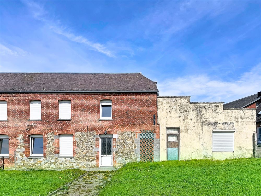 ENSEMBLE DE DEUX HABITATIONS - JARDINS - GARAGES