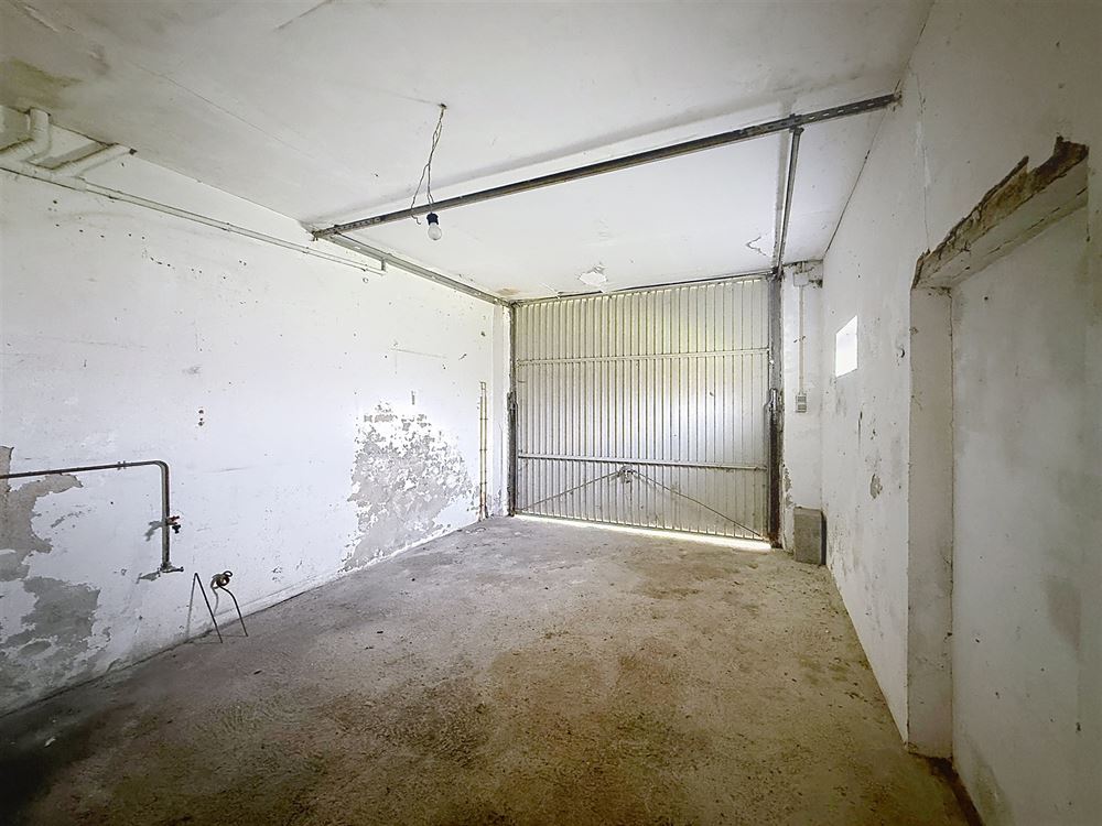 ENSEMBLE DE DEUX HABITATIONS - JARDINS - GARAGES