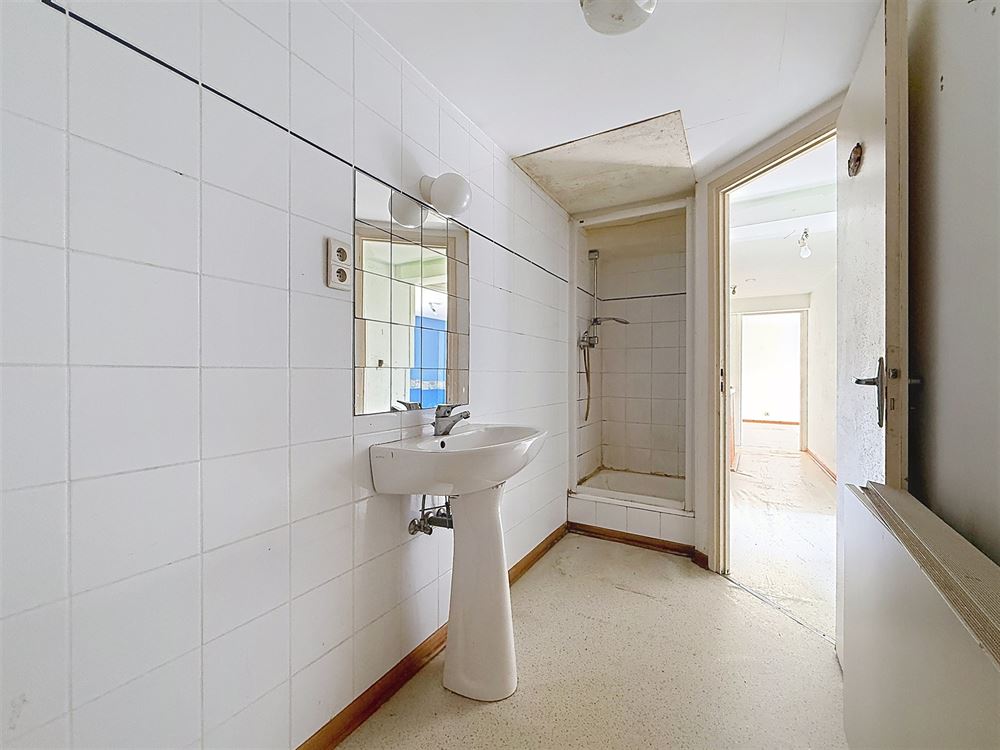 ENSEMBLE DE DEUX HABITATIONS - JARDINS - GARAGES