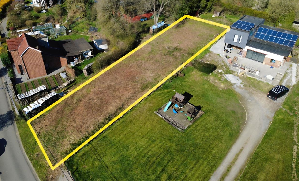 SUPERBE TERRAIN A BATIR - 851 M²