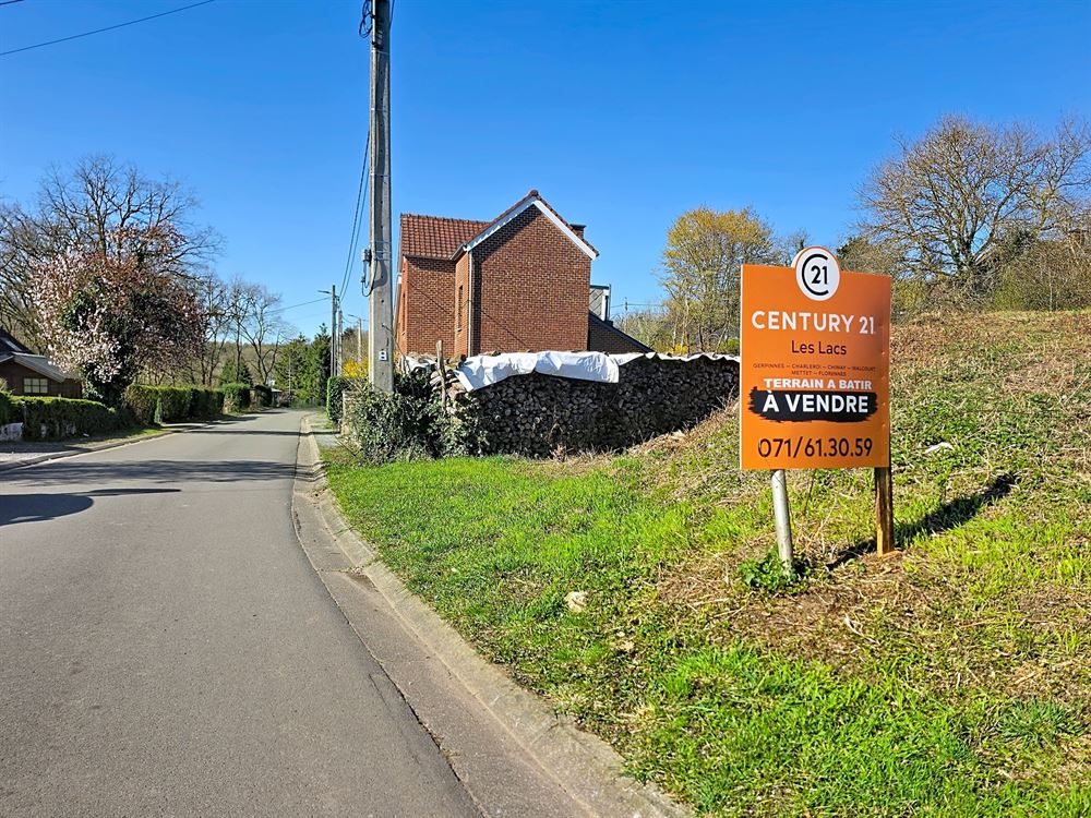 SUPERBE TERRAIN A BATIR - 851 M²