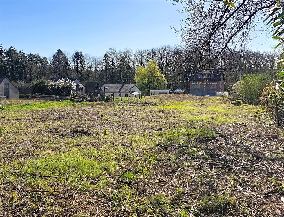 SUPERBE TERRAIN A BATIR - 851 M²