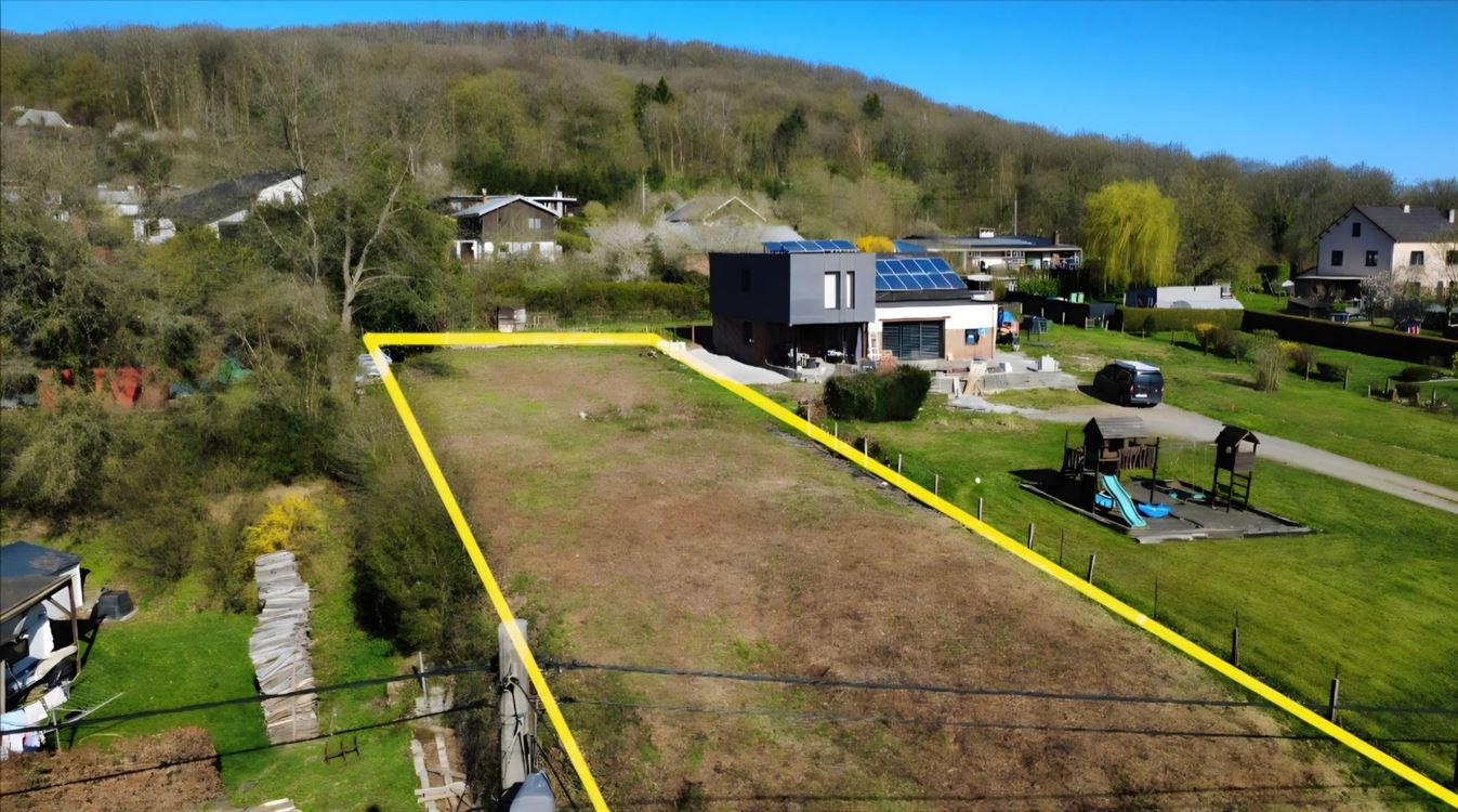 SUPERBE TERRAIN A BATIR - 851 M²