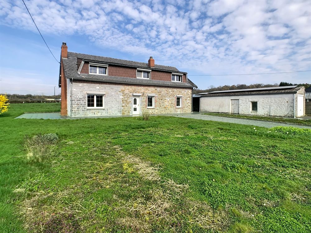 MAISON 4 FACADES STYLE FERMETTE 3 CHAMBRES GARAGE ET JARDIN