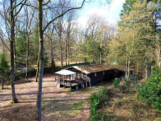 SUPERBE CHALET NICHÉ AU COEUR D'UN MASSIF FORESTIER