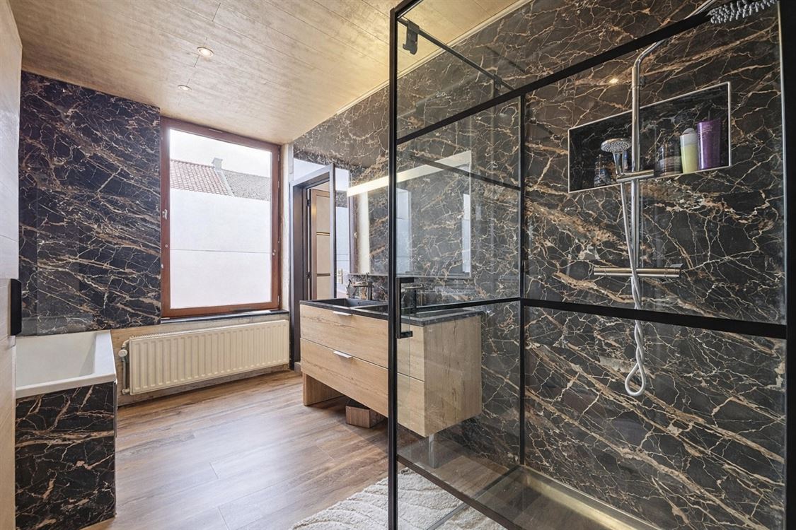 MAISON - 5 CH - 2 GARAGE - JARDIN - GRENIER AMENAGEABLE