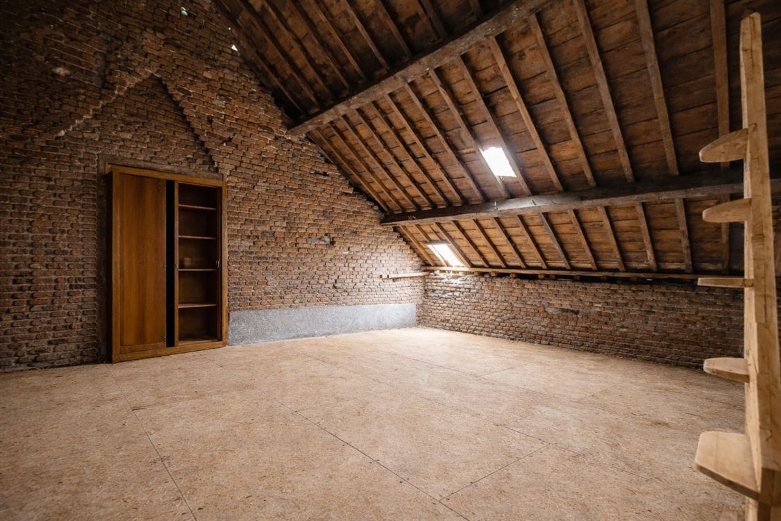 MAISON - 5 CH - 2 GARAGE - JARDIN - GRENIER AMENAGEABLE