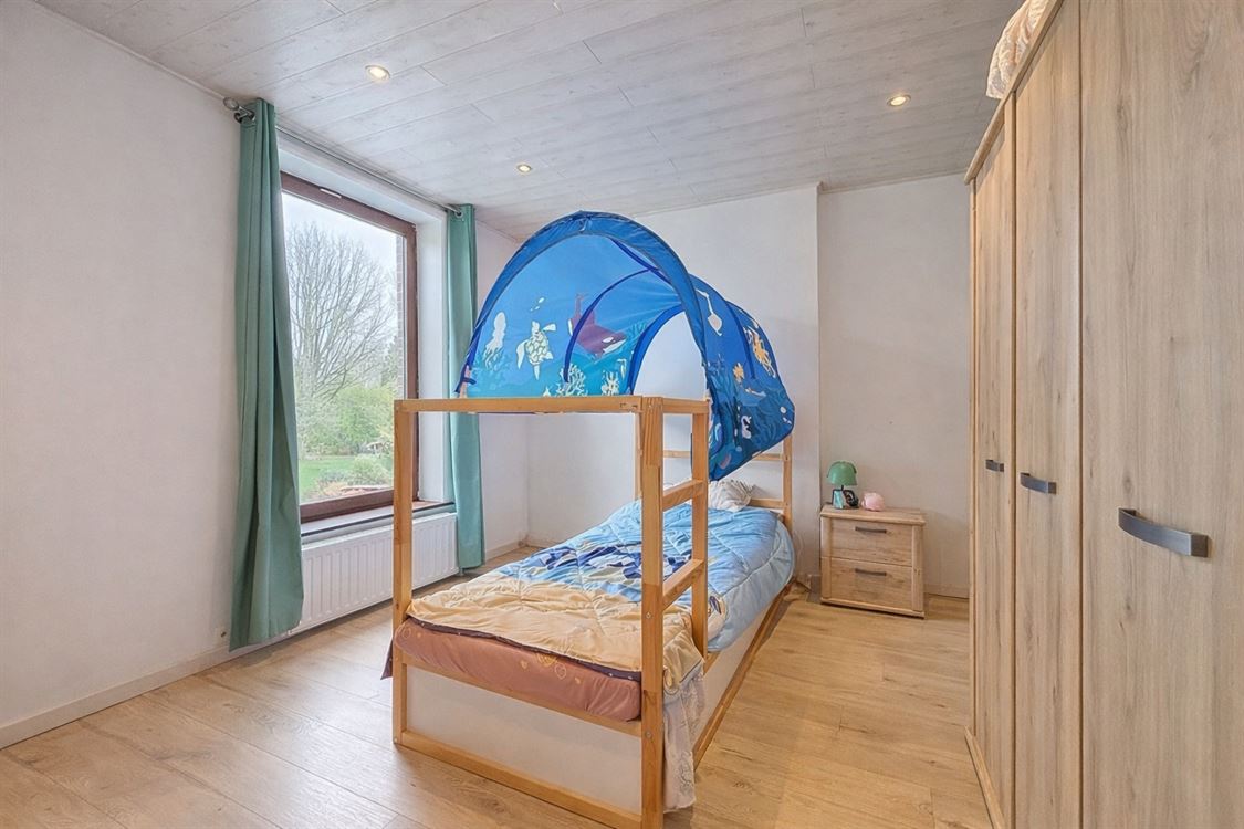 MAISON - 5 CH - 2 GARAGE - JARDIN - GRENIER AMENAGEABLE