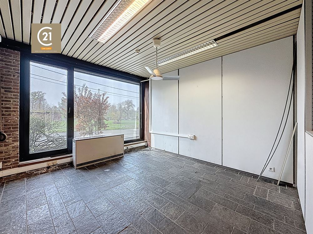 BUREAUX AVEC PARKING