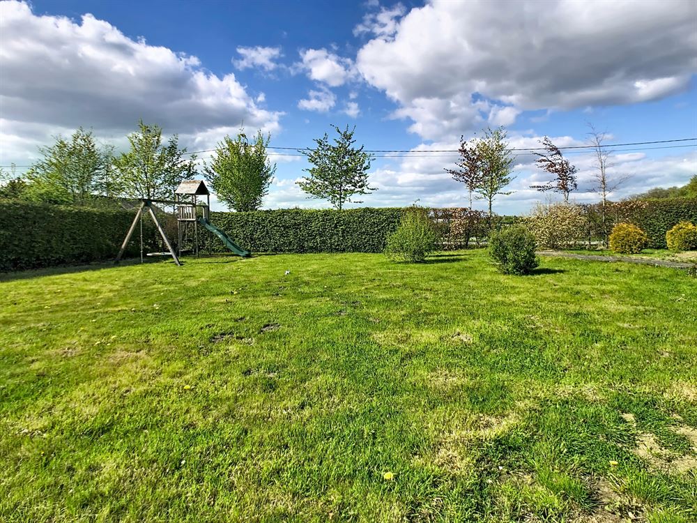 VILLA 5 CHAMBRES DOUBLE GARAGE ET JARDIN