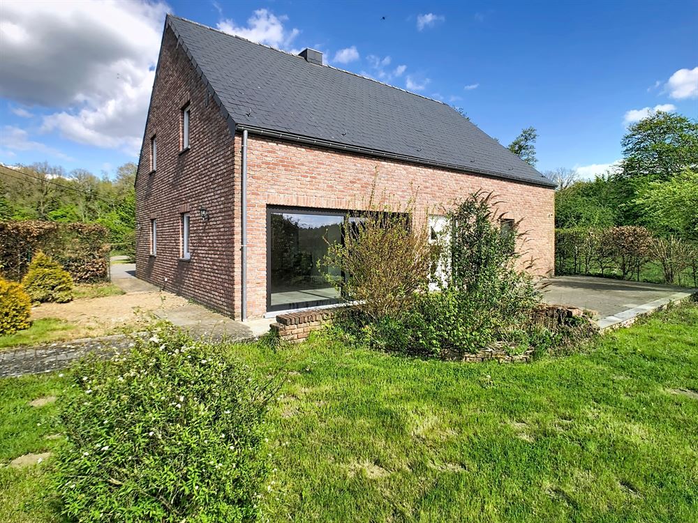 VILLA 5 CHAMBRES DOUBLE GARAGE ET JARDIN
