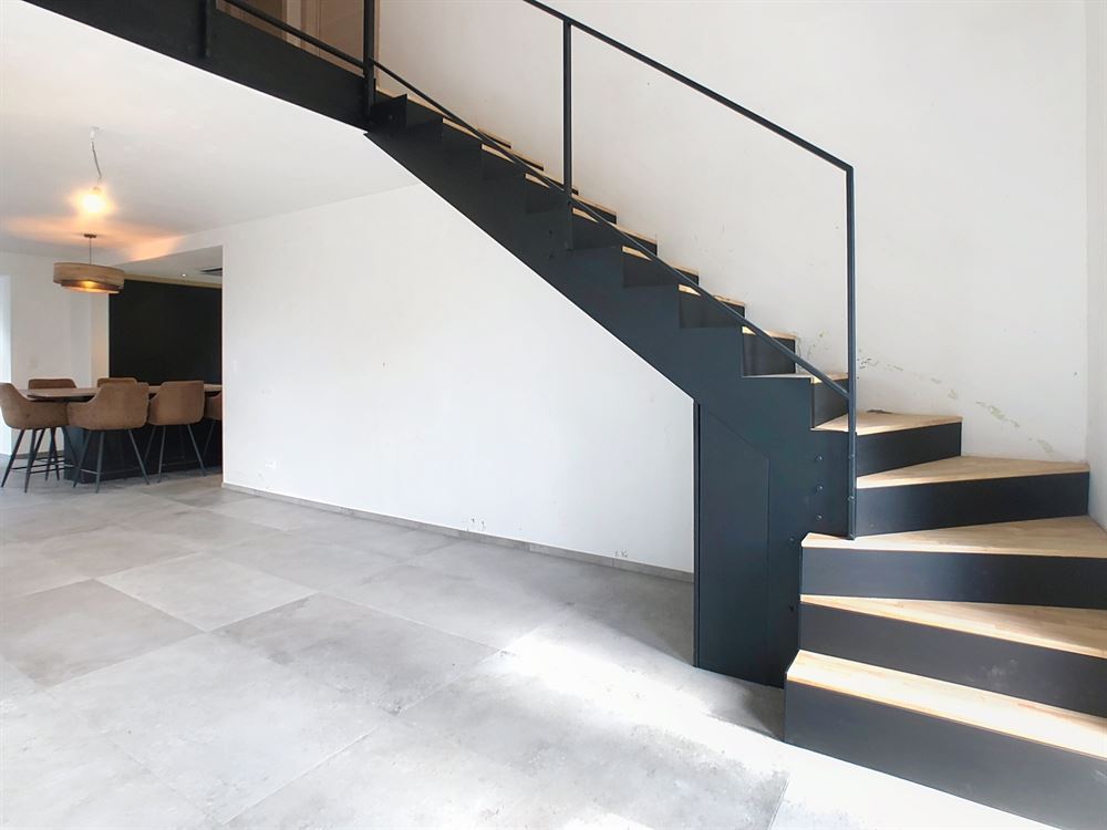 VILLA 5 CHAMBRES DOUBLE GARAGE ET JARDIN