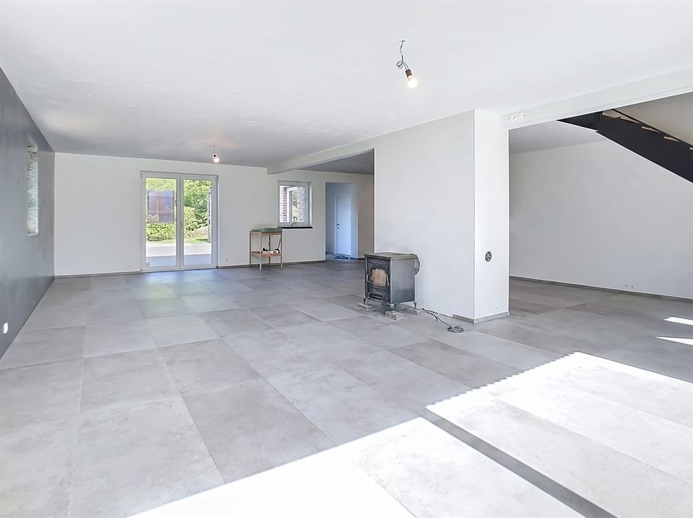 VILLA 5 CHAMBRES DOUBLE GARAGE ET JARDIN