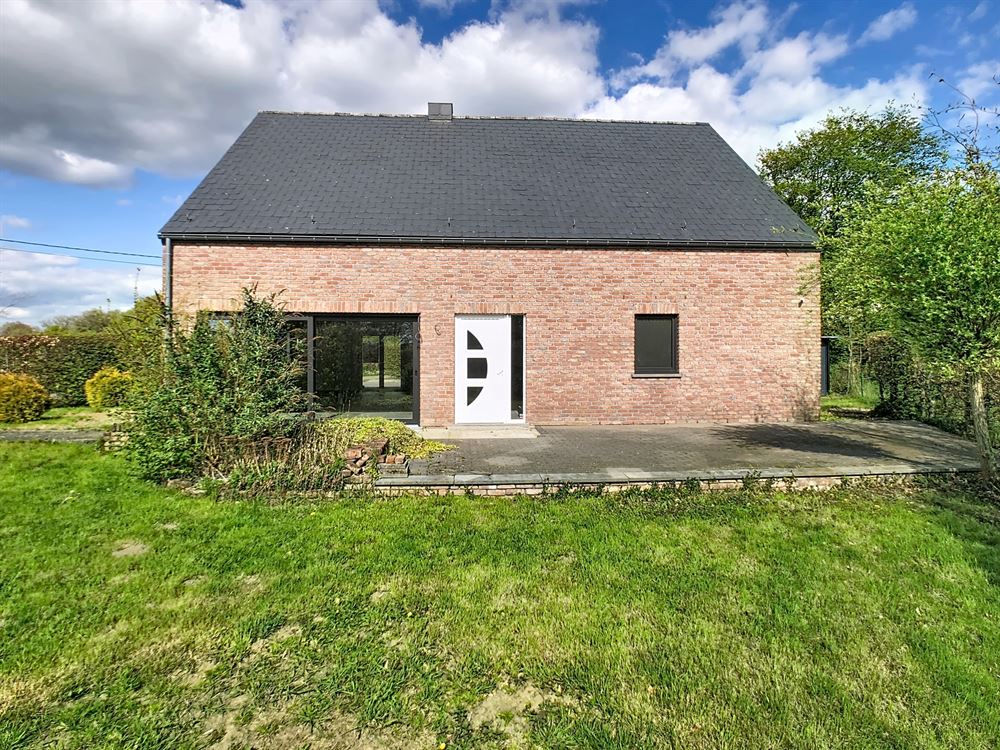 VILLA 5 CHAMBRES DOUBLE GARAGE ET JARDIN