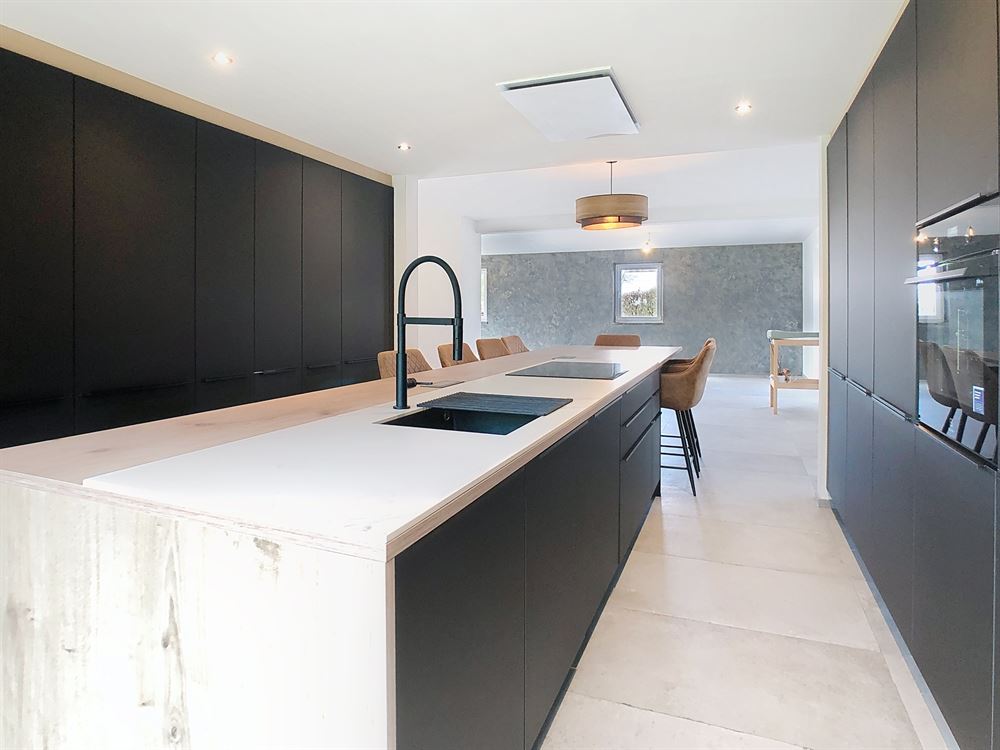 VILLA 5 CHAMBRES DOUBLE GARAGE ET JARDIN