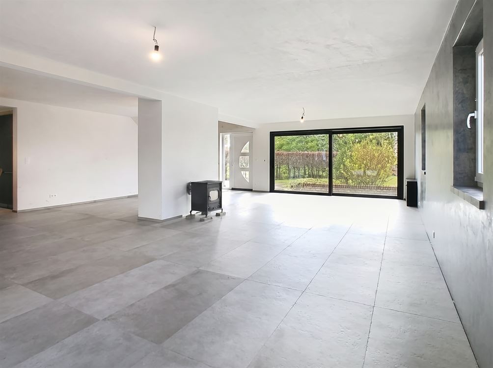 VILLA 5 CHAMBRES DOUBLE GARAGE ET JARDIN