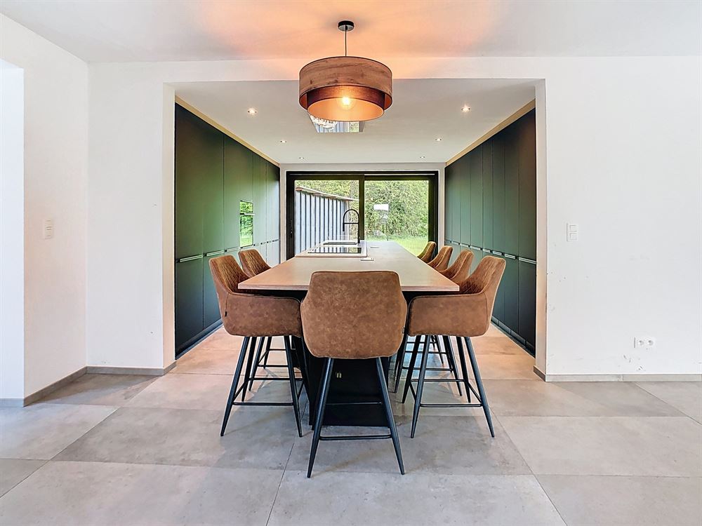 VILLA 5 CHAMBRES DOUBLE GARAGE ET JARDIN