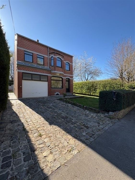 MAISON AVEC GARAGE