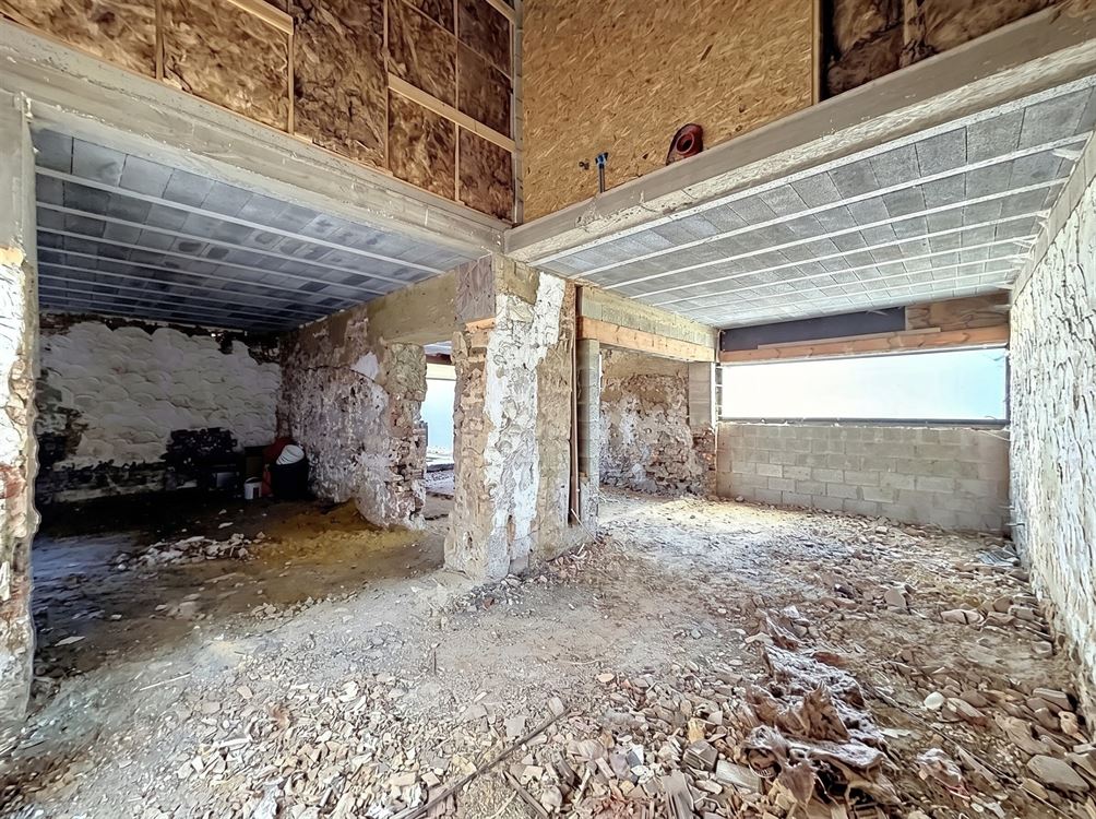 CORPS DE FERME A RENOVER - JAMIOULX