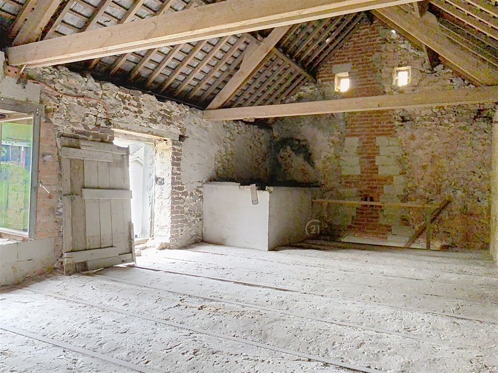GRANGE A RENOVER AVEC FORT POTENTIEL - ERMETON-SUR-BIERT