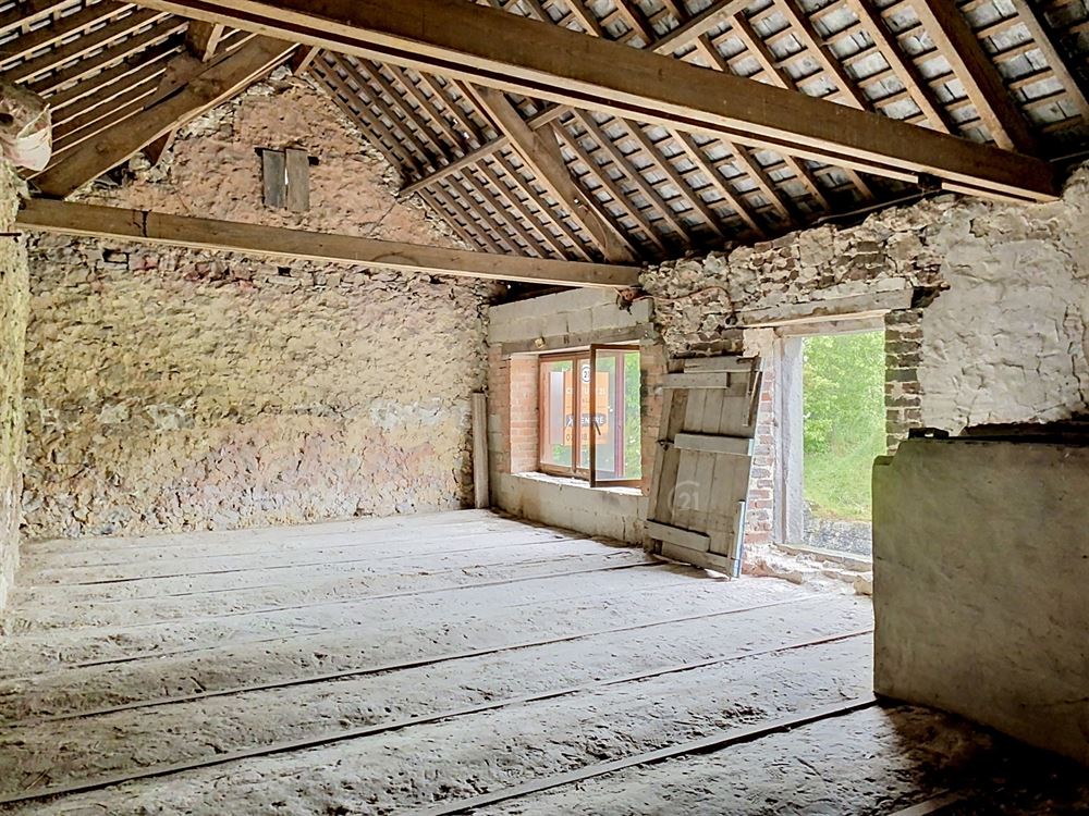 GRANGE A RENOVER AVEC FORT POTENTIEL - ERMETON-SUR-BIERT