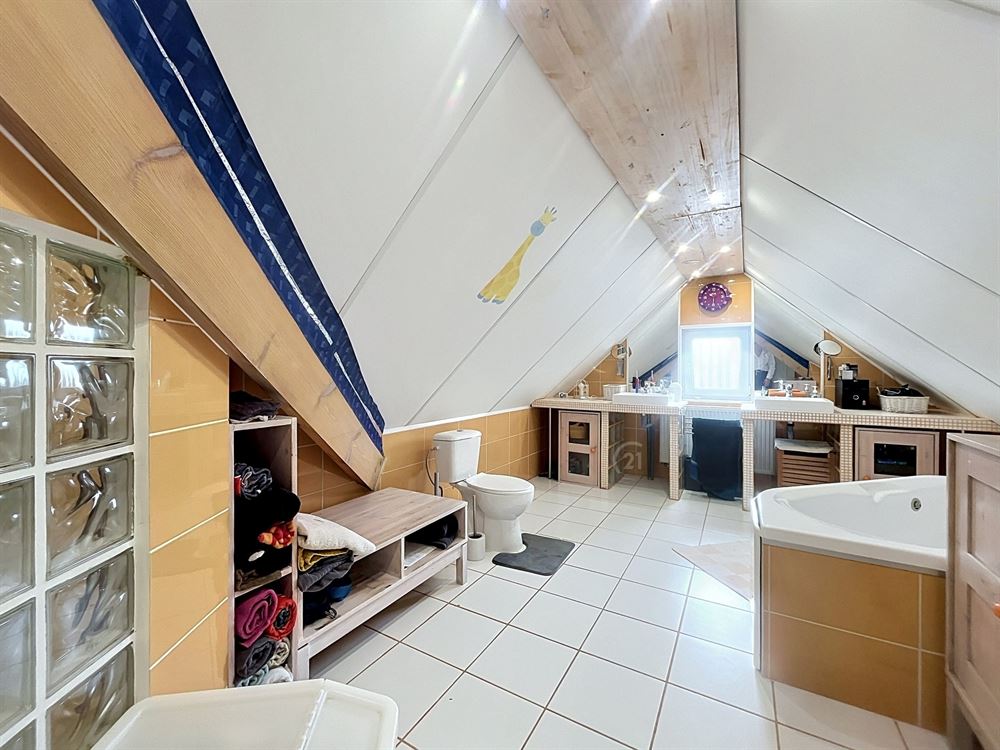 VILLA 4 CHAMBRES - VERANDA - GARAGE ET DEPENDANCE
