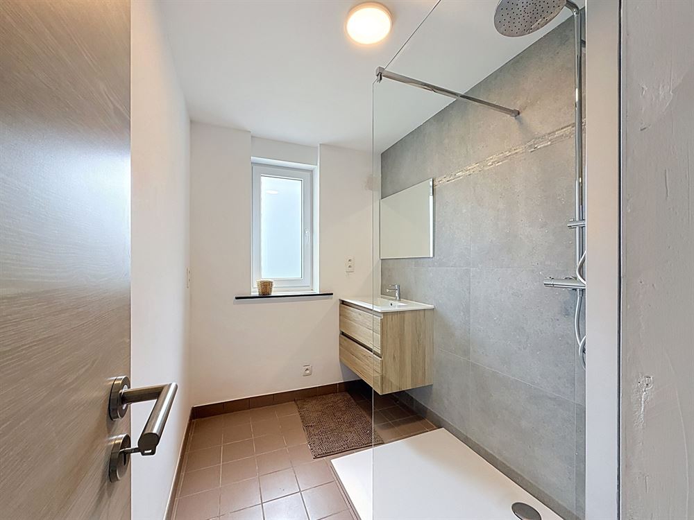 APPARTEMENT - 2 CHAMBRES - PARKING