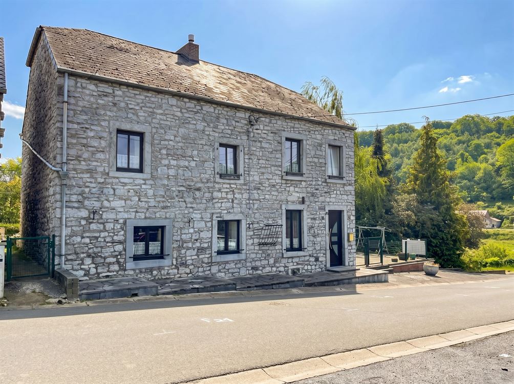MAISON DE CHARME EN PIERRE AU COEUR DU PAISIBLE VILLAGE DE FURNAUX