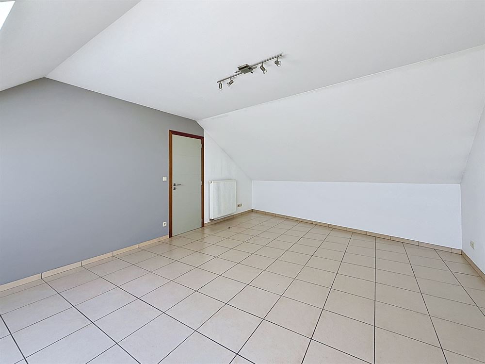 APPARTEMENT - 2 CHAMBRES - 2 GARAGES