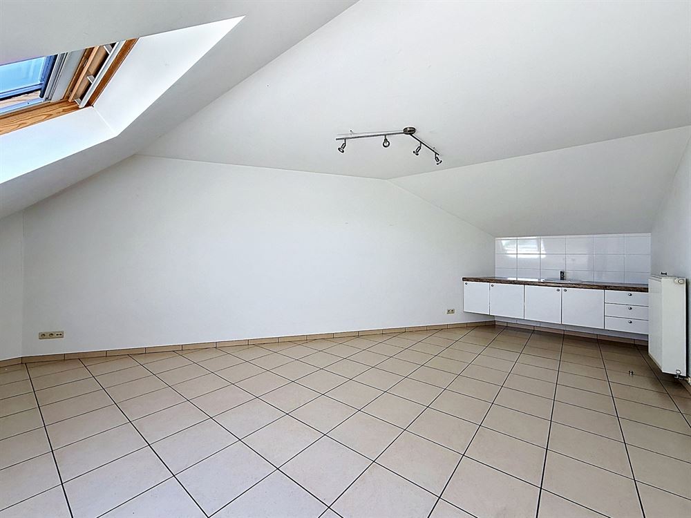 APPARTEMENT - 2 CHAMBRES - 2 GARAGES