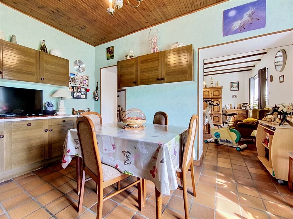MAISON DE CHARME EN PIERRE AU COEUR DU PAISIBLE VILLAGE DE FURNAUX