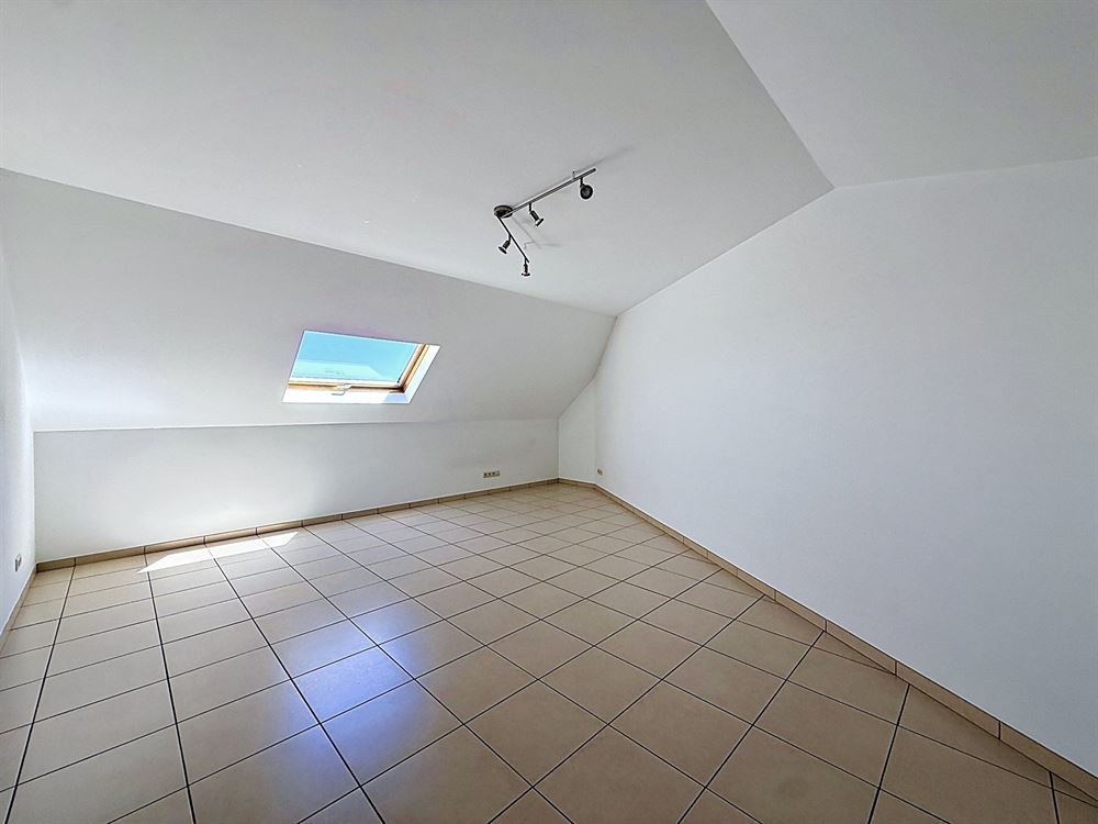 APPARTEMENT - 2 CHAMBRES - 2 GARAGES