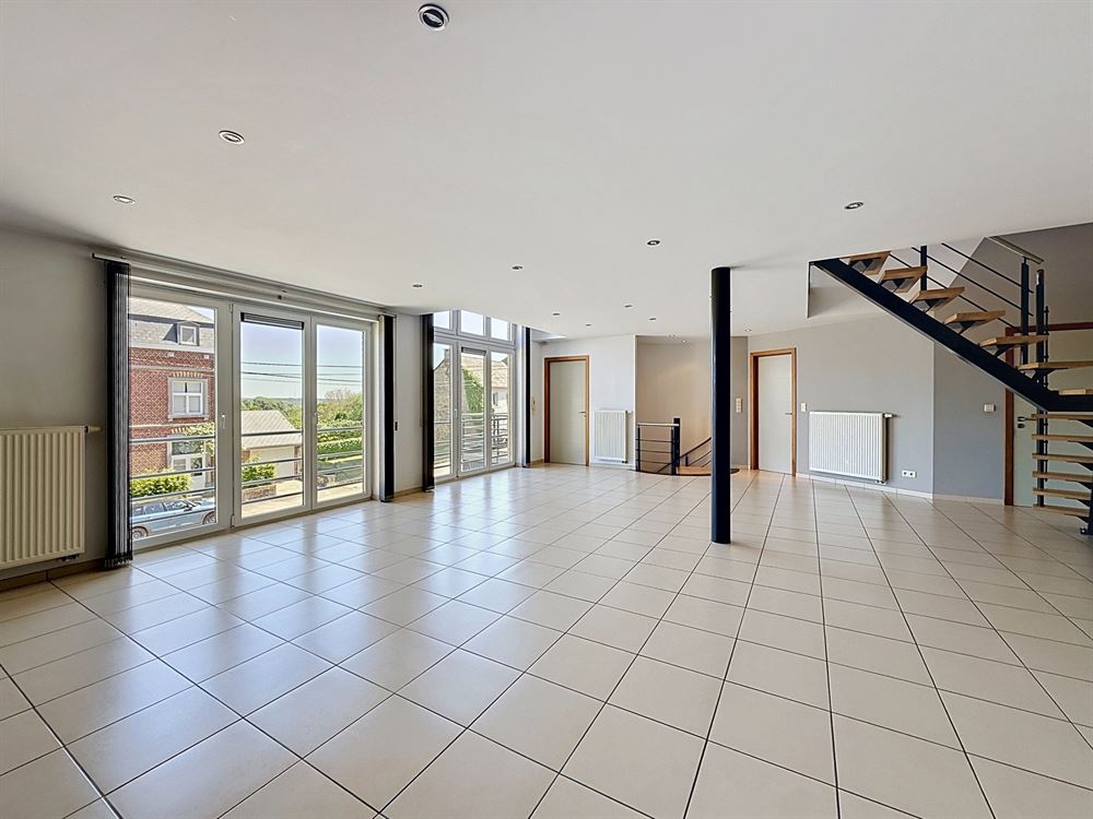 APPARTEMENT - 2 CHAMBRES - 2 GARAGES