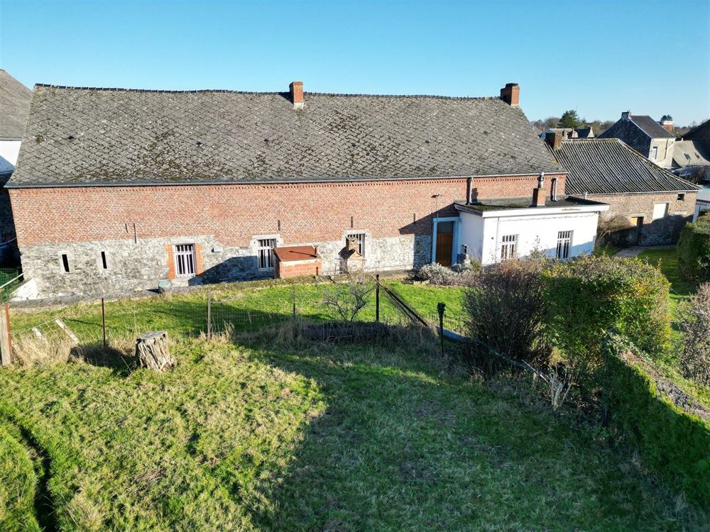 SUPERBE FERME EN CARRÉ AVEC DÉPENDANCES