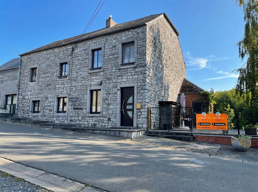 MAISON DE CHARME EN PIERRE AU COEUR DU PAISIBLE VILLAGE DE FURNAUX