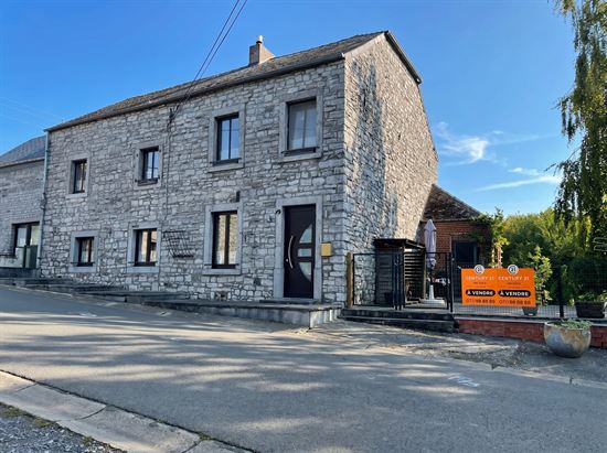 MAISON DE CHARME EN PIERRE AU COEUR DU PAISIBLE VILLAGE DE FURNAUX