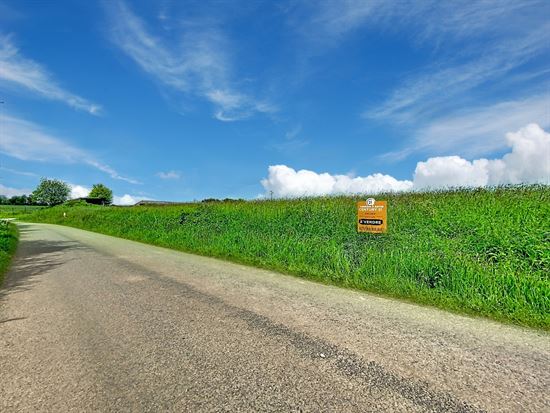 TERRAIN A BATIR AVEC VUE DEGAGEE ET ENVIRONNEMENT VERDOYANT