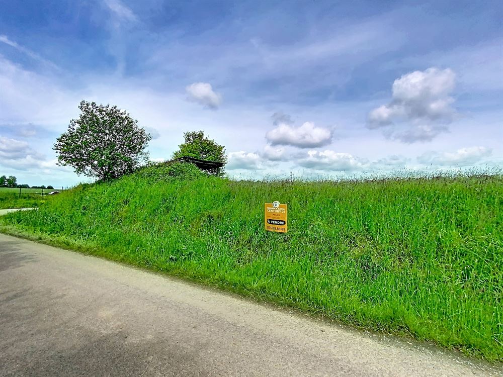MAGNIFIQUE TERRAIN DE 36 ARES DANS UNE RUE TRES CALME