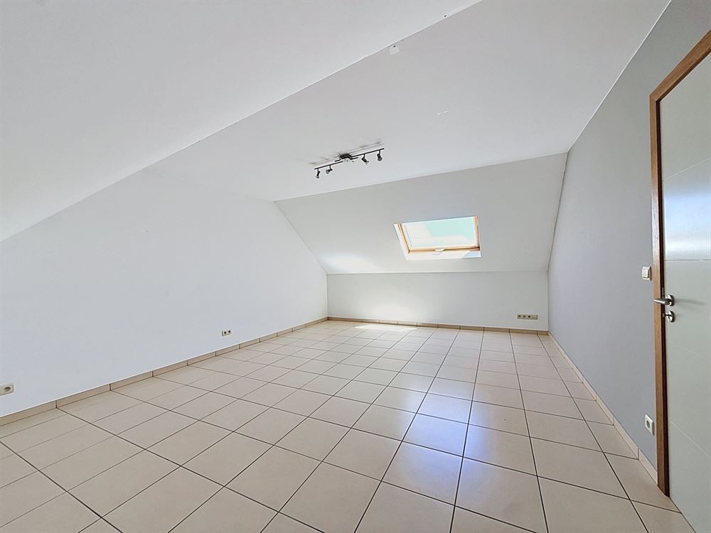 APPARTEMENT - 2 CHAMBRES - 2 GARAGES