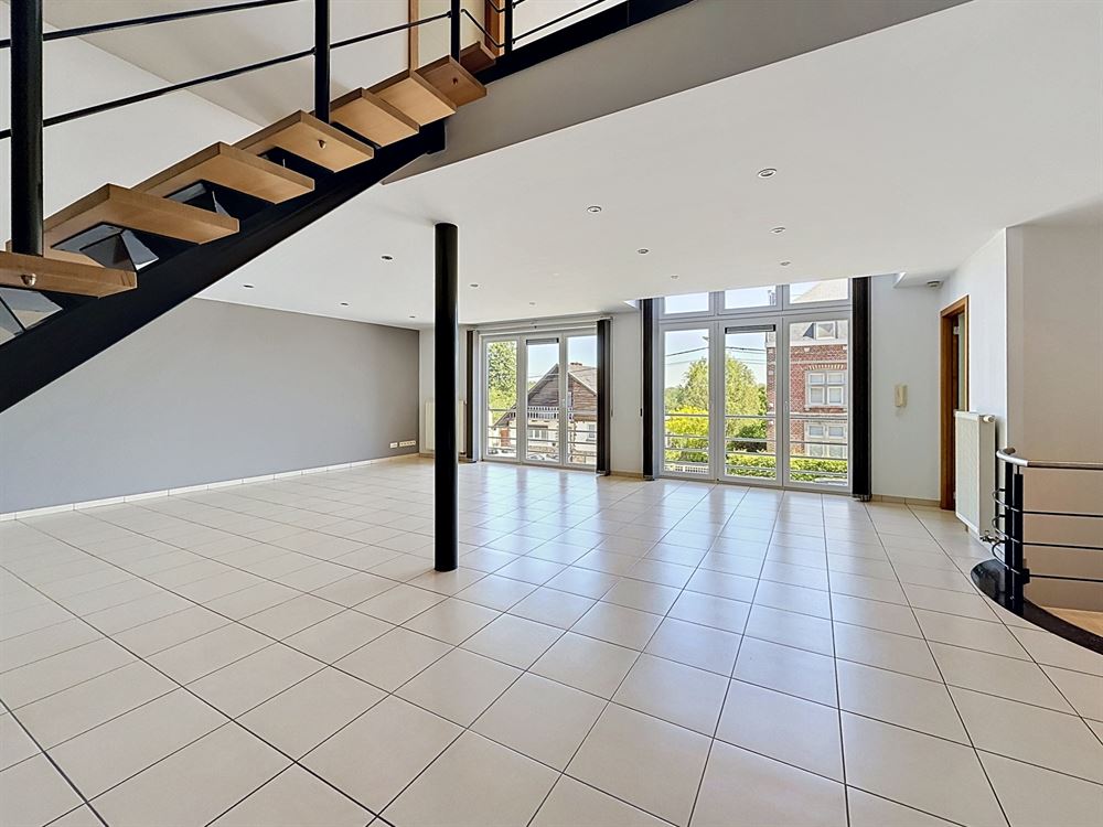 APPARTEMENT - 2 CHAMBRES - 2 GARAGES