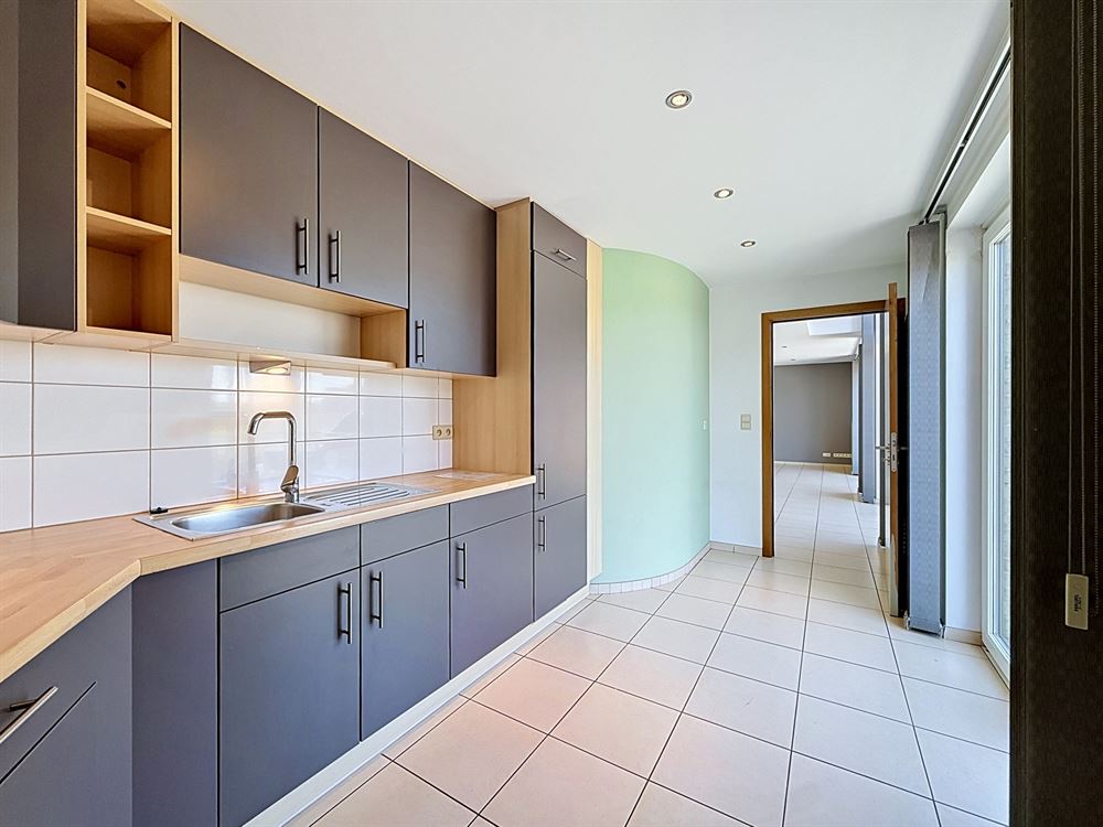 APPARTEMENT - 2 CHAMBRES - 2 GARAGES