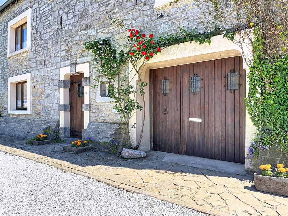 AUTHENTIQUE MAISON EN PIERRE BLEUE – JARDIN – GARAGE